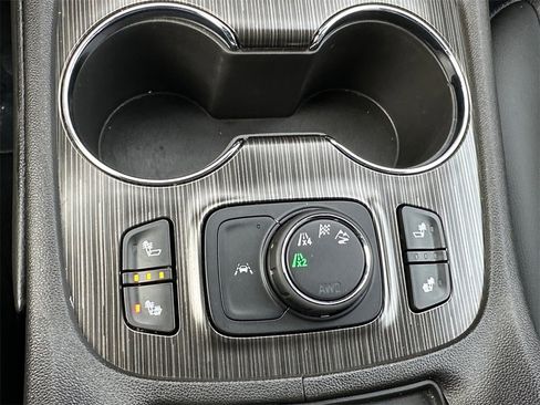 Used 2022 GMC Acadia SLT w/ LPO, Floor Liner Package image 18