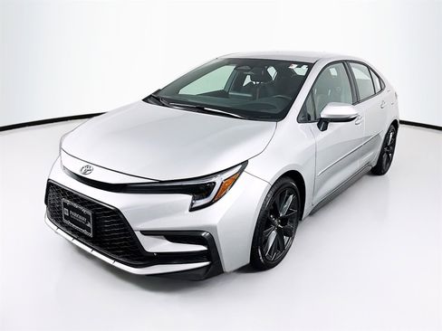 Certified 2025 Toyota Corolla SE image 3