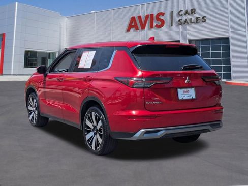 Used 2025 Mitsubishi Outlander SE FWD image 9