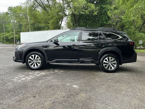Certified 2025 Subaru Outback Premium AWD/4WD image 5