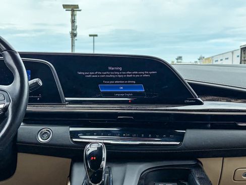 Used 2021 Cadillac Escalade ESV Premium Luxury w/ Driver Assist Tech Package AWD/4WD image 12