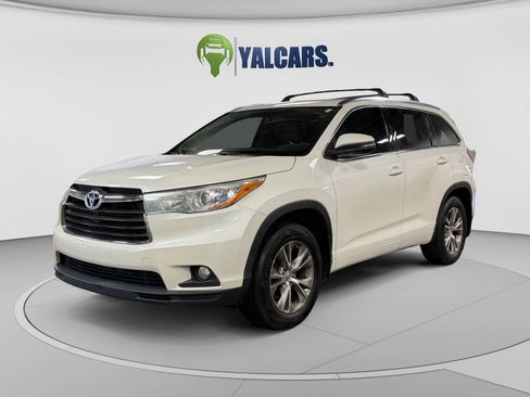 Used 2015 Toyota Highlander XLE AWD/4WD image 1