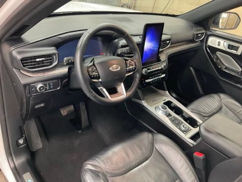 Used 2022 Ford Explorer Platinum w/ Equipment Group 601A AWD/4WD image 6