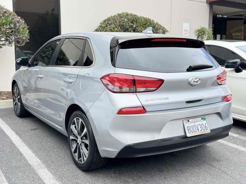 Used 2020 Hyundai Elantra GT FWD image 3