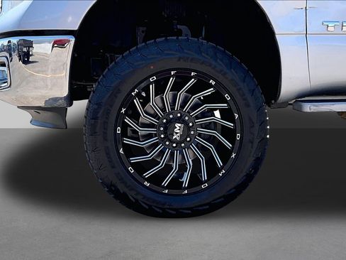 Used 2017 Nissan Titan SV AWD/4WD image 8