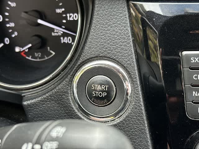 Used 2017 Nissan Rogue SV w/ SV Premium Package AWD/4WD image 10