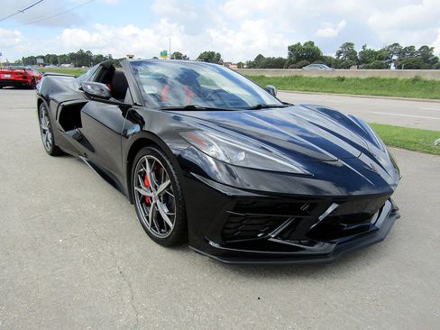 Used 2022 Chevrolet Corvette Stingray Premium Conv w/ Z51 Performance Package RWD image 3
