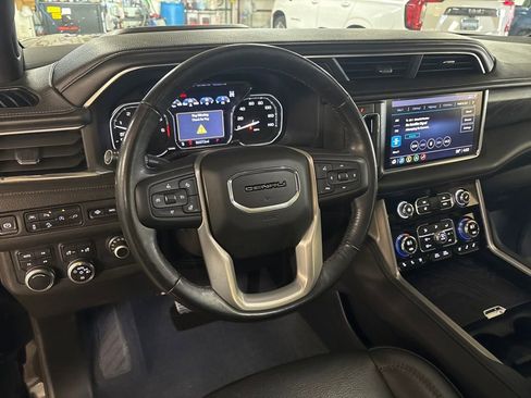Used 2021 GMC Yukon Denali w/ Denali Premium Package image 17