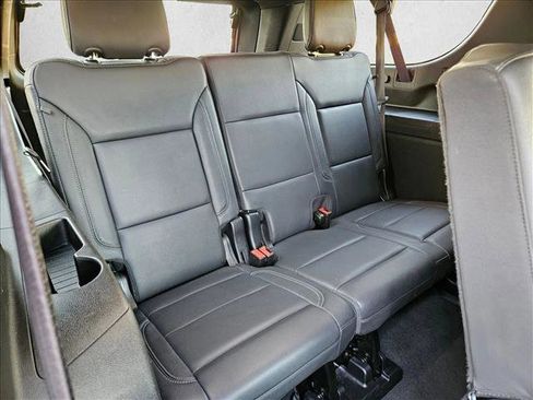 Used 2024 Chevrolet Suburban LT image 20