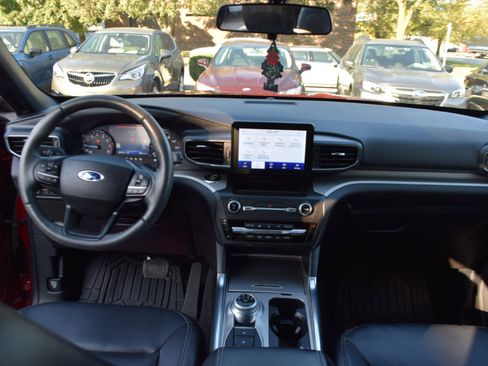 Used 2020 Ford Explorer XLT w/ Equipment Group 202A image 12