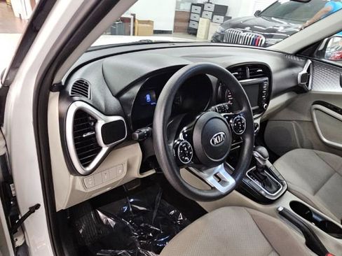 Used 2021 Kia Soul LX image 7