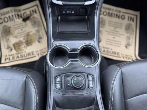 Used 2023 GMC Terrain SLT image 29