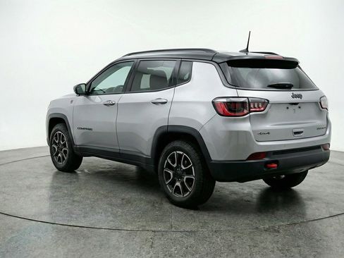 Used 2025 Jeep Compass Trailhawk image 6