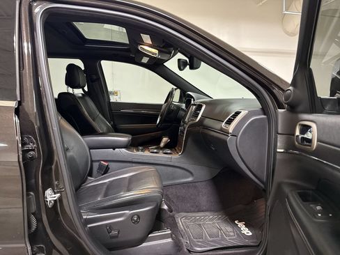 Used 2017 Jeep Grand Cherokee Limited AWD/4WD image 23
