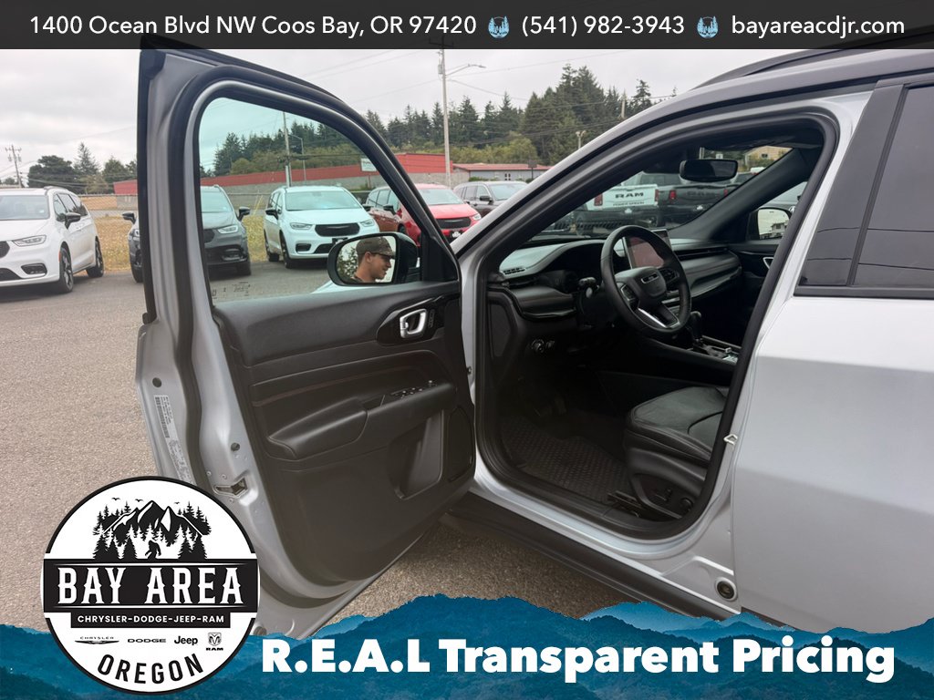 Used 2024 Jeep Compass Trailhawk w/ Trailhawk Elite Group AWD/4WD image 11