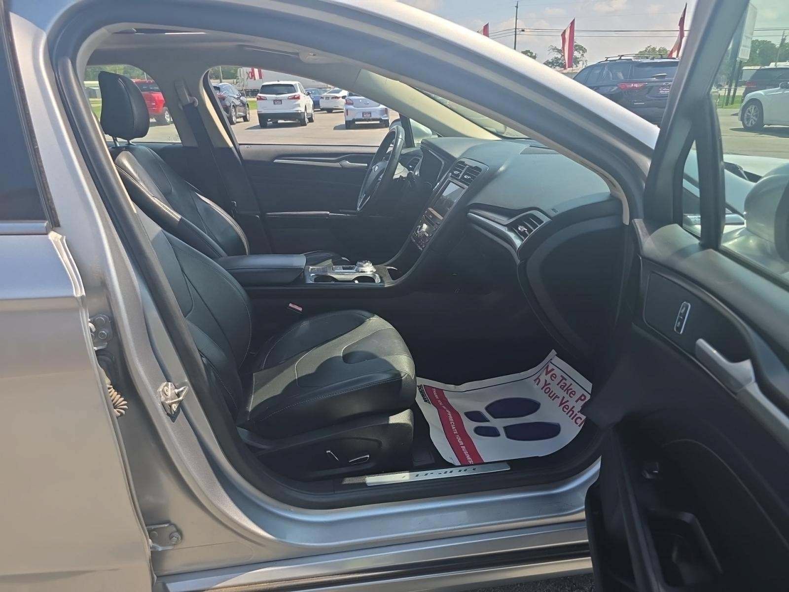 Used 2020 Ford Fusion Titanium FWD image 6