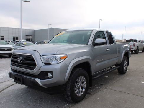 Used 2016 Toyota Tacoma SR5 image 3