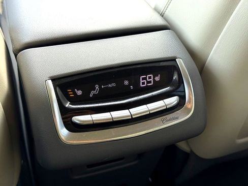 Used 2023 Cadillac XT6 Premium Luxury image 23