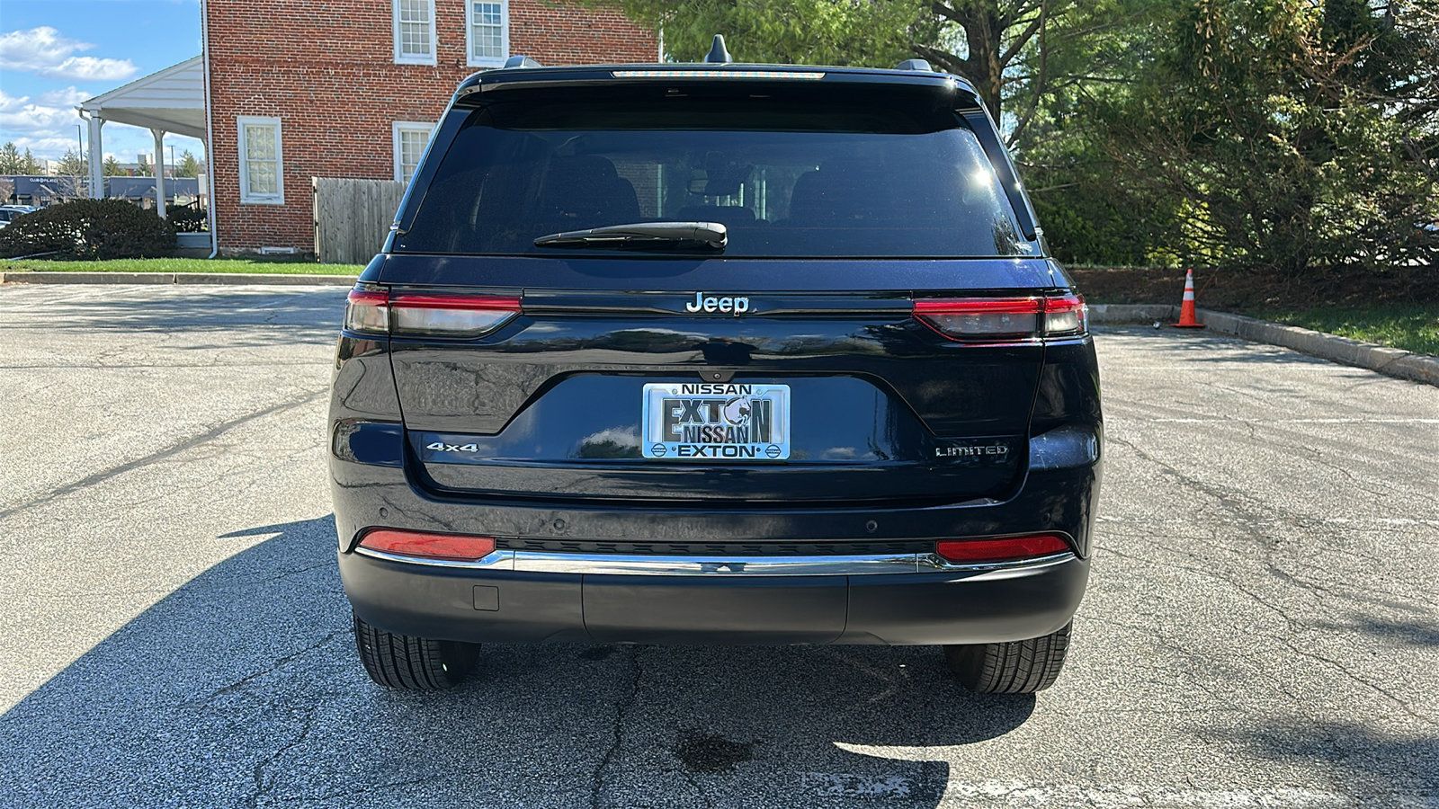 Used 2023 Jeep Grand Cherokee Limited AWD/4WD image 6