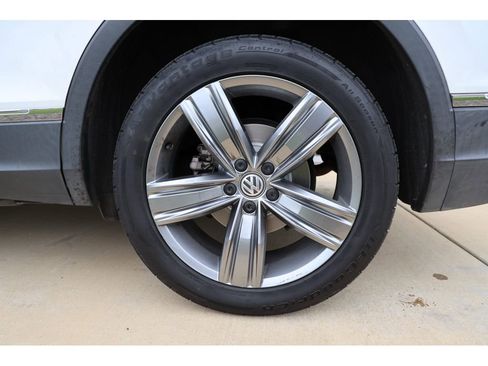 Used 2020 Volkswagen Tiguan SEL image 18