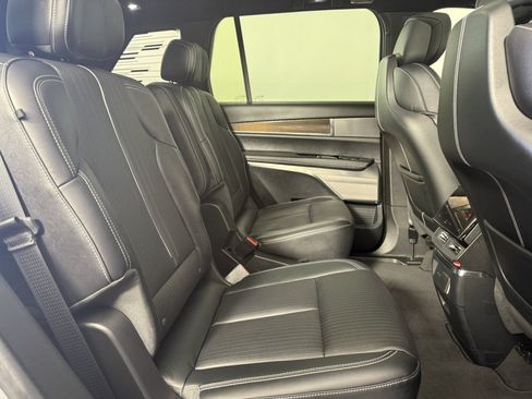Used 2026 Cadillac Vistiq Luxury AWD/4WD image 15