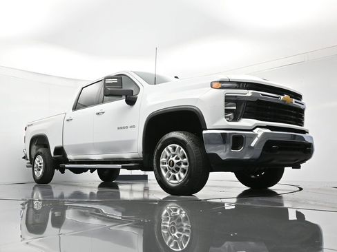 Used 2024 Chevrolet Silverado 2500 LT image 39