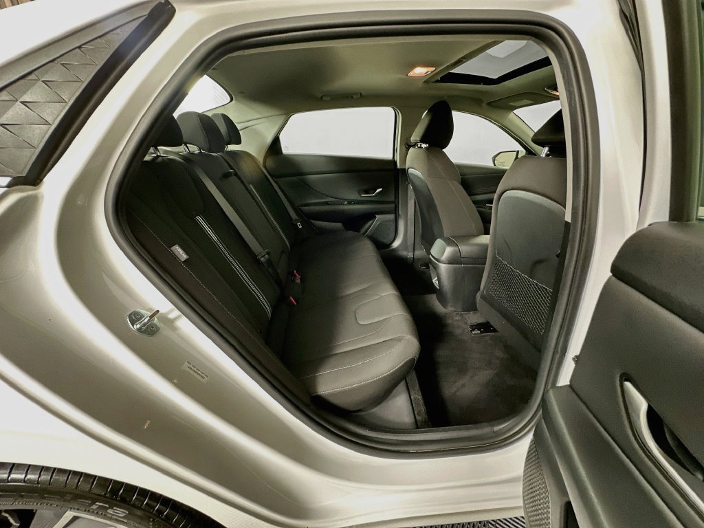 Used 2025 Hyundai Elantra SEL FWD image 27