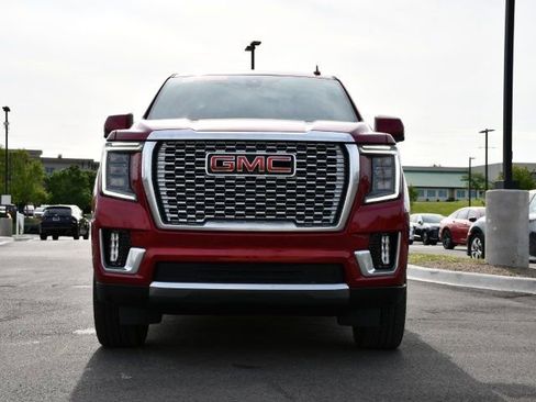 Used 2022 GMC Yukon Denali w/ Advanced Technology Package AWD/4WD image 2