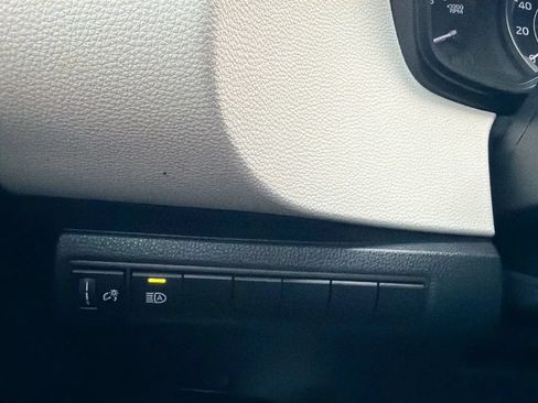 Used 2022 Toyota Corolla LE FWD image 15