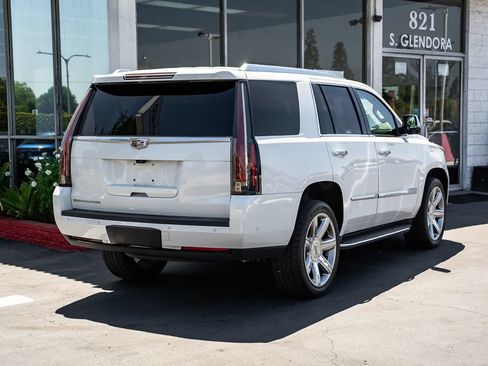 Used 2020 Cadillac Escalade Premium Luxury AWD/4WD image 4