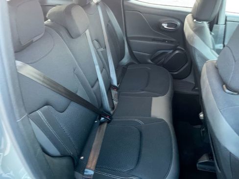 Used 2022 Jeep Renegade Altitude w/ Convenience Group AWD/4WD image 27