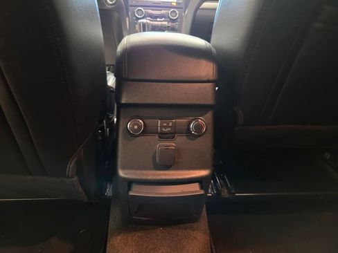 Used 2018 Ford Explorer XLT w/ Equipment Group 202A AWD/4WD image 22