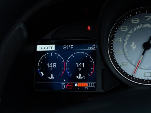 Used 2019 Ferrari Portofino image 11