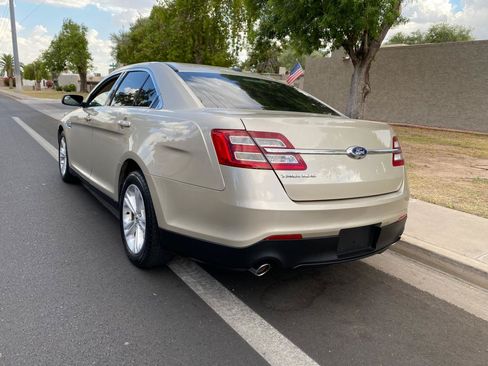 Used 2018 Ford Taurus SE FWD image 14