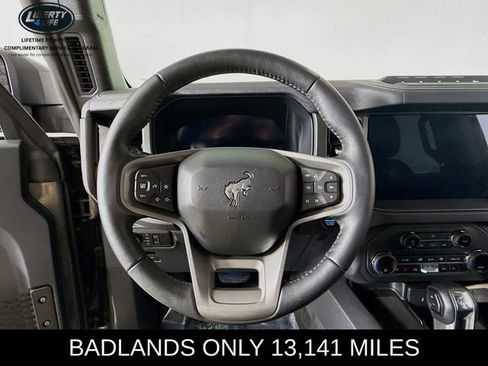 Used 2025 Ford Bronco Badlands image 11