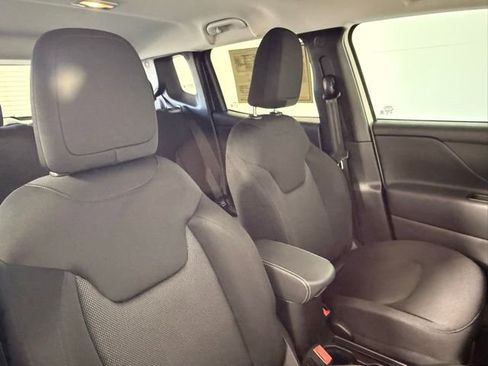 Used 2023 Jeep Renegade Latitude image 52