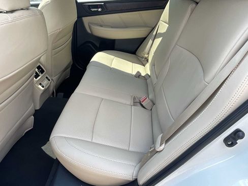 Used 2018 Subaru Outback 2.5i Limited AWD/4WD image 9