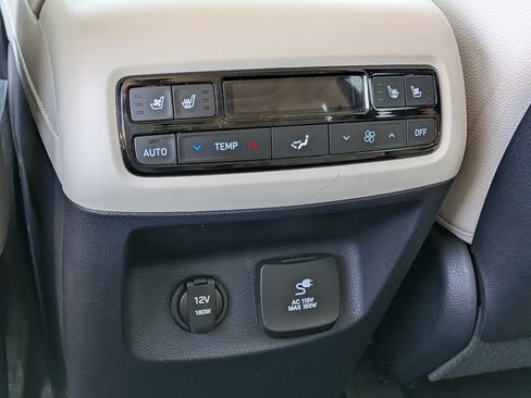 Used 2024 Hyundai Palisade Limited FWD image 16