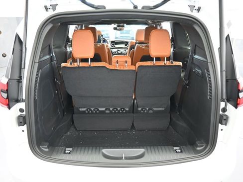 New 2026 Chrysler Pacifica Pinnacle image 44
