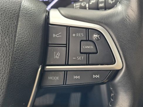Used 2024 Toyota Highlander LE image 24