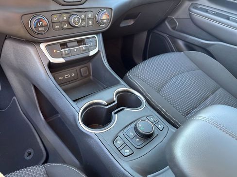 Used 2022 GMC Terrain SLE w/ Driver Convenience Package image 37