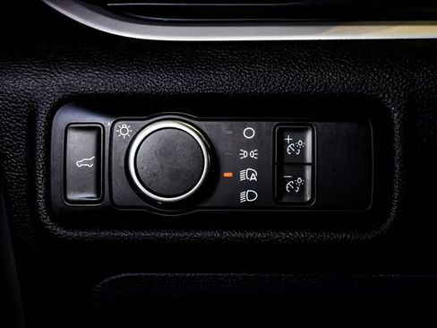 Used 2024 Ford Explorer XLT RWD image 18