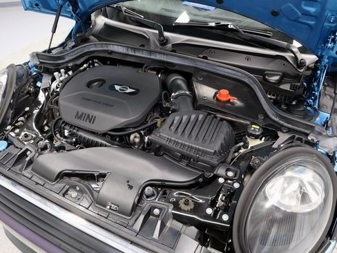 Used 2019 MINI Cooper 4-Door Hardtop w/ Signature Upholstery Package image 16