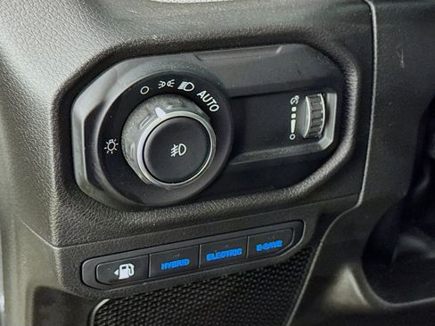 Used 2024 Jeep Wrangler Unlimited w/ Convenience Group AWD/4WD image 11