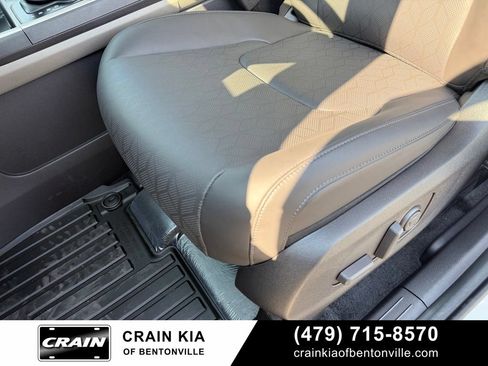New 2026 Kia Carnival FWD image 24