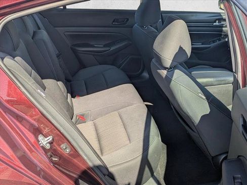 Used 2025 Nissan Altima 2.5 SV FWD image 17