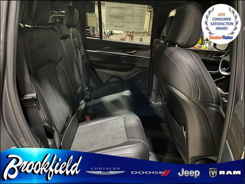 New 2026 Jeep Grand Cherokee Altitude image 18