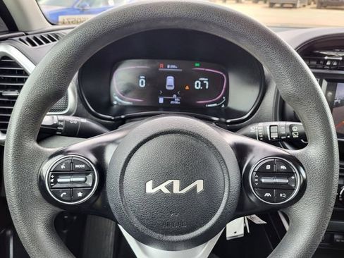 Used 2023 Kia Soul LX w/ LX Technology Package FWD image 14