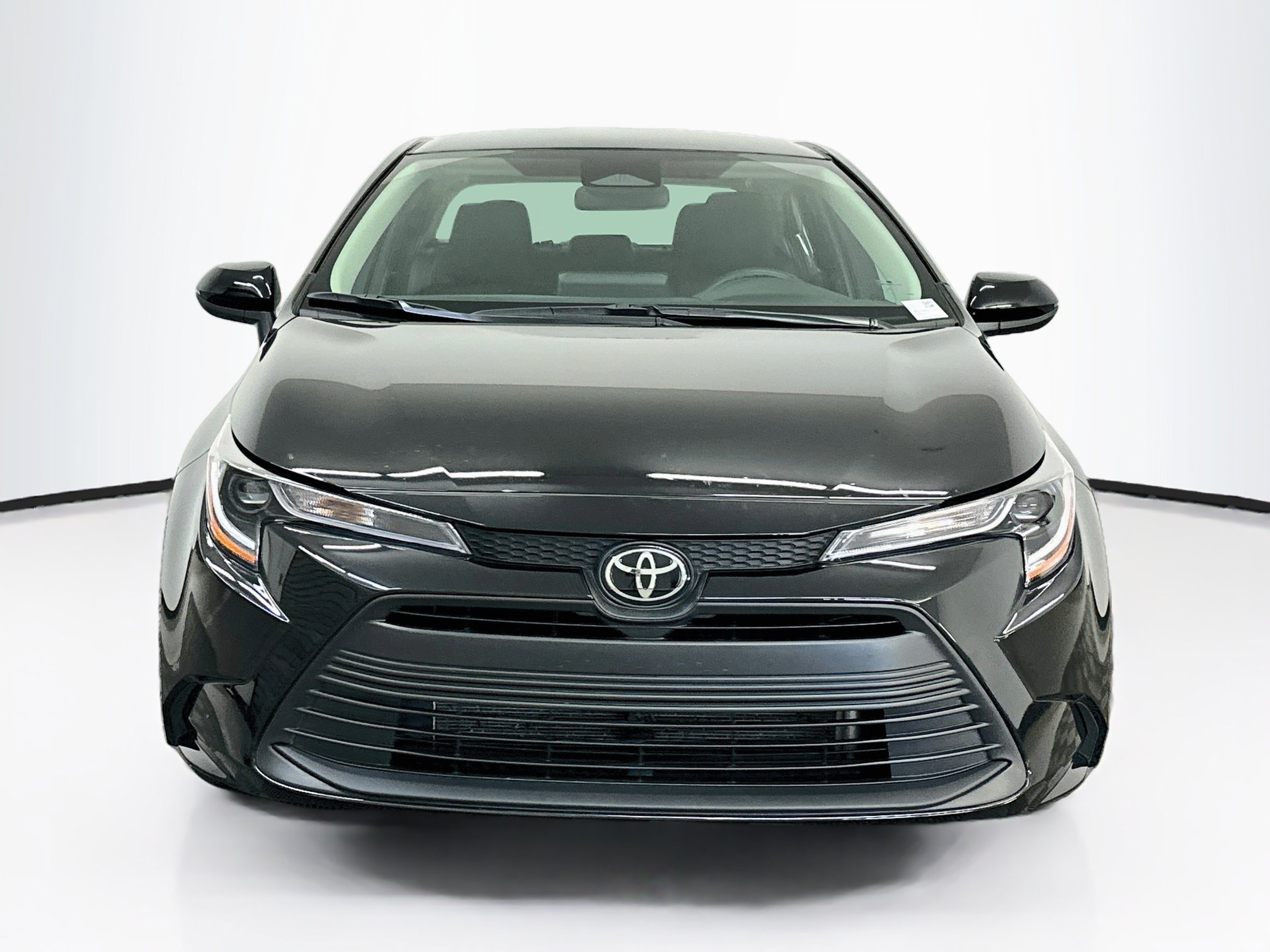 Used 2026 Toyota Corolla LE FWD image 2