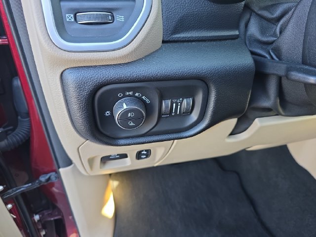 Used 2019 RAM 1500 Big Horn AWD/4WD image 16